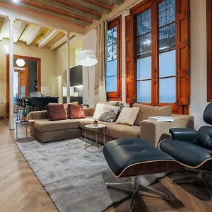 https://aviny-new-listing-spacious-loft-in-the-gothic-quarter.catalonia-hotels.com