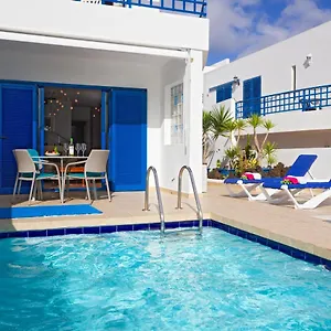 https://villa-de-la-cruz.in-canary-islands.com
